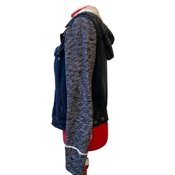 Free People Distressed Denim Jacket Size M - Picture 13 of 15